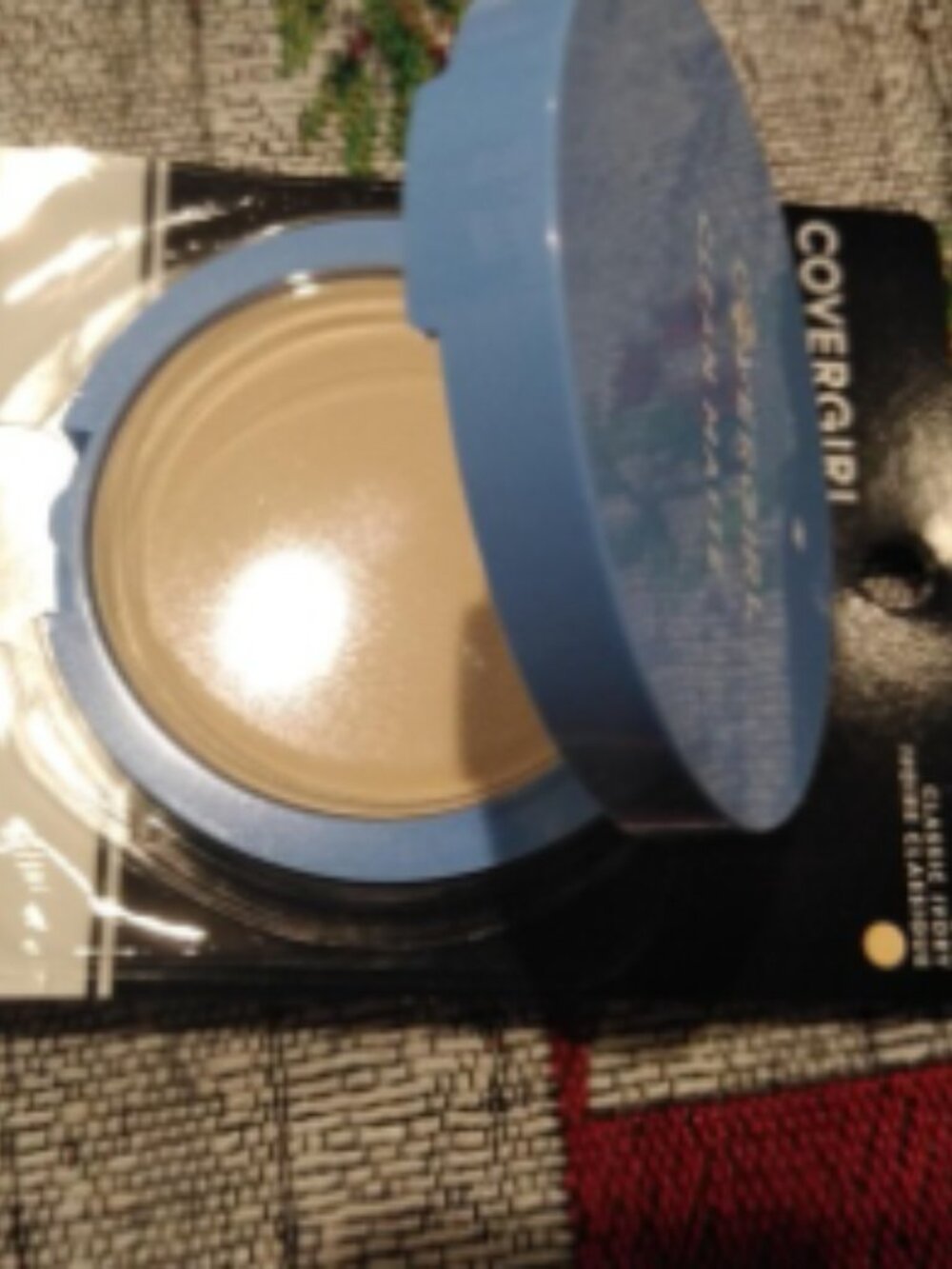 Covergirl Clean Matte Pressed Powder Oil Control Mirror Compact - Picture 2 of 2